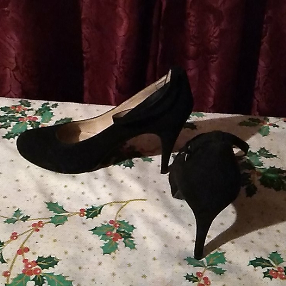 Shoes - Picture 5 of 6